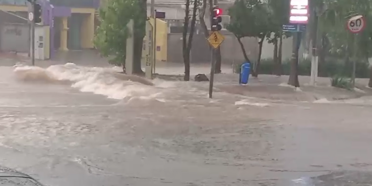 Chuva forte traz caos para o final de tarde do campineiro