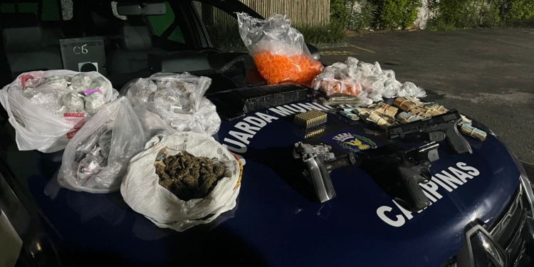 GM de Campinas apreende 3 kg de drogas, três armas de fogo e dinheiro
