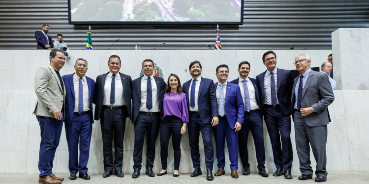 Novos deputados tomam posse na Alesp; suplentes assumem vagas deixadas por eleitos em prefeituras