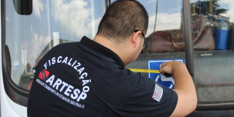 Transporte intermunicipal: fiscalização autua quase 400 veículos no período de festas