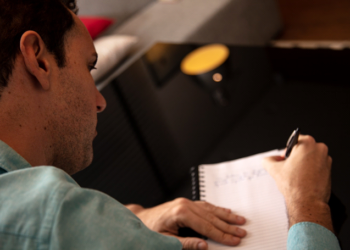 Por que escrevo? (ou a arte de interpretar – e inquietar) – por Gustavo Gumiero