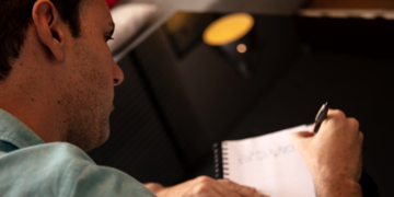 Por que escrevo? (ou a arte de interpretar – e inquietar) – por Gustavo Gumiero