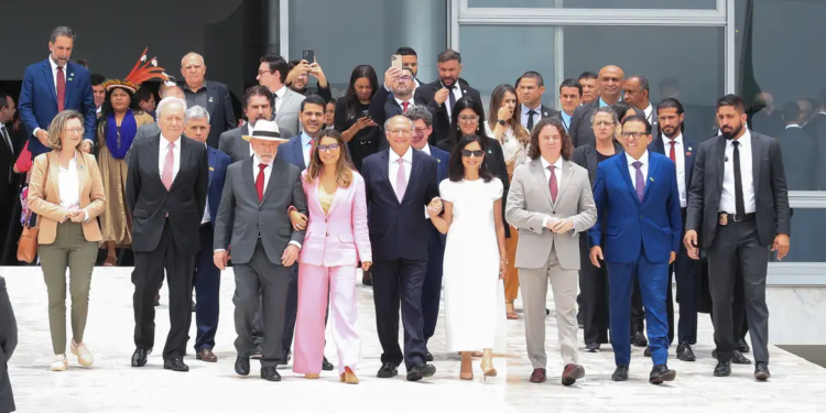 Lula: “Democracia venceu e ainda estamos aqui”
