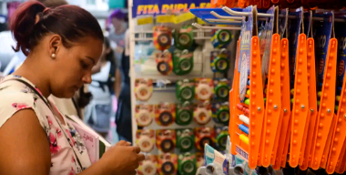 Preços de material escolar podem variar até 269% em papelarias de SP