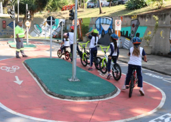 Minicidade da Emdec: visitas educativas ensinam sobre trânsito seguro