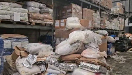 Operação da Polícia Civil localiza 50 toneladas de alimentos e medicamentos clandestinos