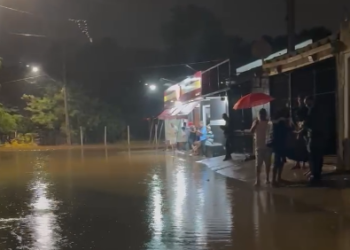 Sumaré: chuva alaga ruas e casas e deixa pessoas ilhadas