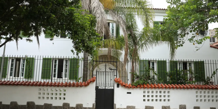 Casa usada em gravações de ‘Ainda Estou Aqui’ está à venda por R$ 13,9 mi