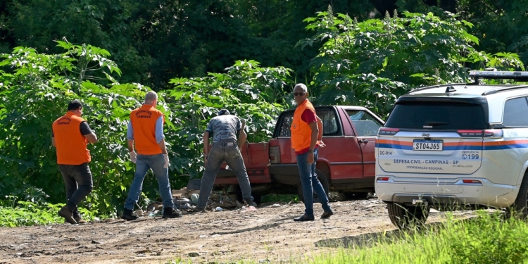 Prefeitura de Campinas multa homem flagrado despejando entulho em terreno