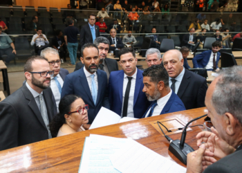 Câmara vota projeto para liberar celulares em agências bancárias de Campinas