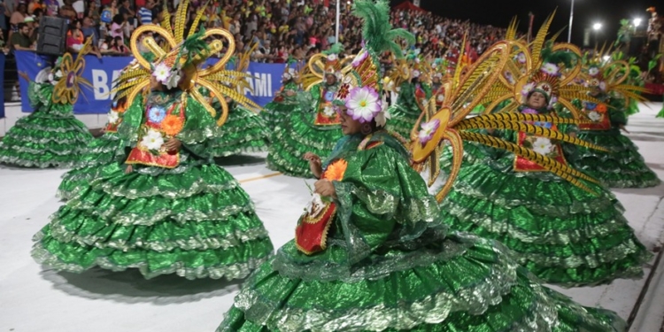 Carnaval em SP deve atrair 4,5 milhões de pessoas e movimentar R$ 6,4 bilhões