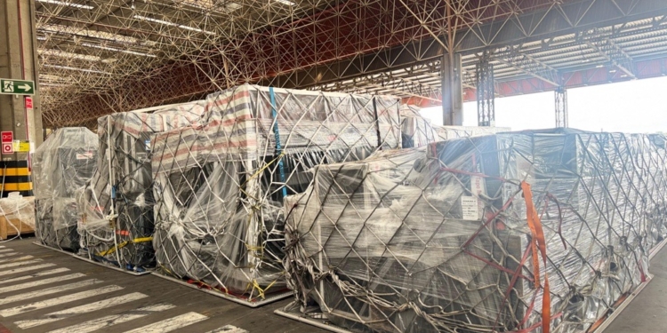 Viracopos recebe os equipamentos da turnê de Shakira