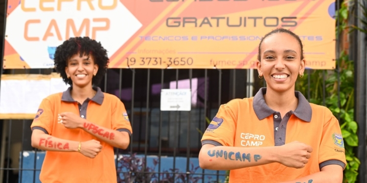 Gêmeas que estudaram no Ceprocamp passam em universidades públicas