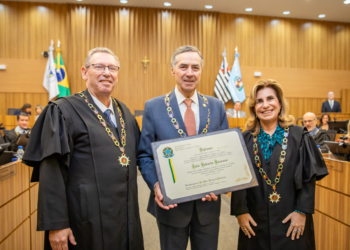 Luís Roberto Barroso, presidente do STF, é homenageado pelo TRT-15 em Campinas