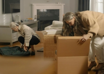 Confira cuidados essenciais para uma mudança residencial segura para idosos