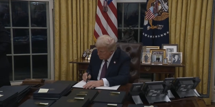 Trump que ladra, morde? – por Luis Felipe Valle