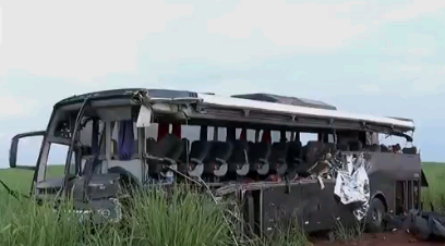 Acidente entre ônibus e caminhão na região de Ribeirão Preto causa 12 mortes