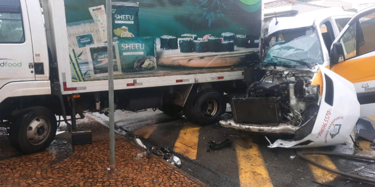 Acidente entre caminhão e van escolar deixa 9 feridos em Campinas