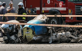Aeronave bateu em árvore antes de atingir ônibus em São Paulo