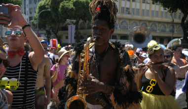 Blocos, bailes e escolas de samba devem reunir 8 milhões no Rio