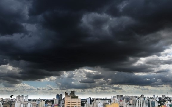 Defesa Civil renova alerta para continuidade de chuvas intensas até quarta-feira