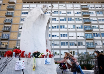 Saúde do papa se agrava após crise de broncoespasmo