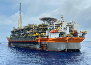 Maior plataforma de petróleo do Brasil inicia operação no pré-sal