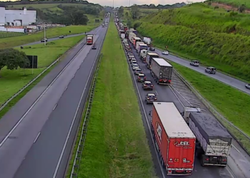 Saída para feriado trava o trânsito nas estradas da região de Campinas