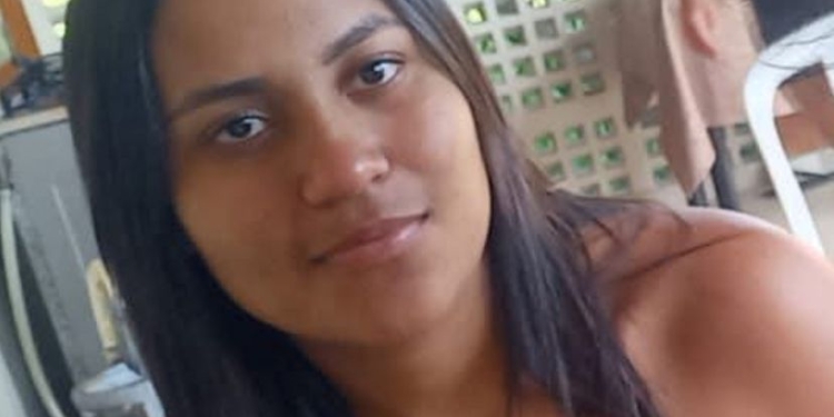 Jovem de 21 anos grávida morre ao capotar o carro na SP-095