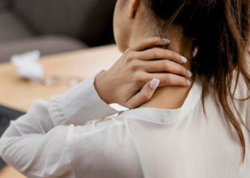 Alzheimer, fibromialgia e lúpus: Fevereiro Roxo inspira cuidados humanizados para pacientes 