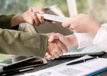 Artigo – Abusividade nas cláusulas contratuais bancárias: juros abusivos, capitalização e revisão contratual – por  Murilo Mendes Latorre Soares