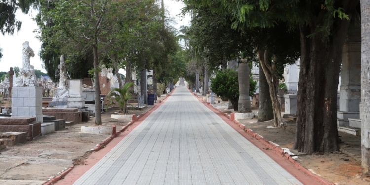 Troca e restauro de piso do Cemitério da Saudade são concluídos
