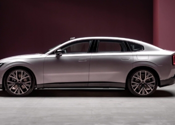 Volvo lança sedã 100% elétrico com autonomia de 700km e carregamento mais rápido