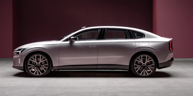 Volvo lança sedã 100% elétrico com autonomia de 700km e carregamento mais rápido