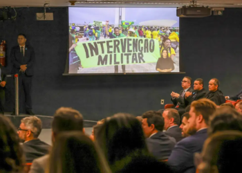 Por unanimidade, turma do STF torna Bolsonaro e mais 7 réus por golpe