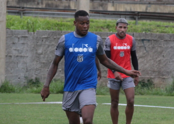 Ponte rescinde com goleiro William e renova com Dudu