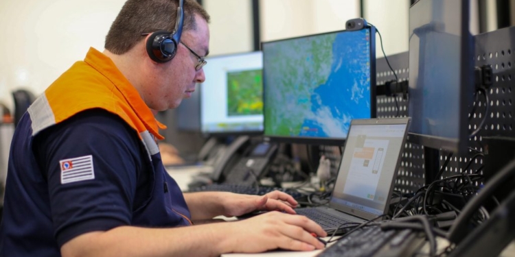 Frente fria perde força, mas pancadas de chuva devem ocorrer, diz Defesa Civil