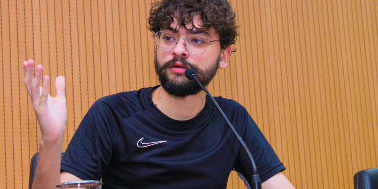 Vereador Vini registra ocorrência por suposto ataque a tiro contra seu veículo