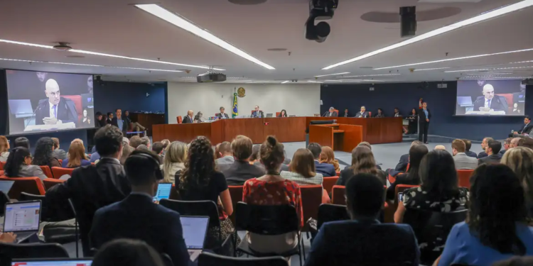STF encerra primeiro dia do julgamento de Bolsonaro e aliados