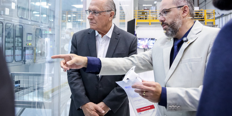 Alckmin elogia fortalecimento da indústria nacional para fazer frente à importação de medicamentos