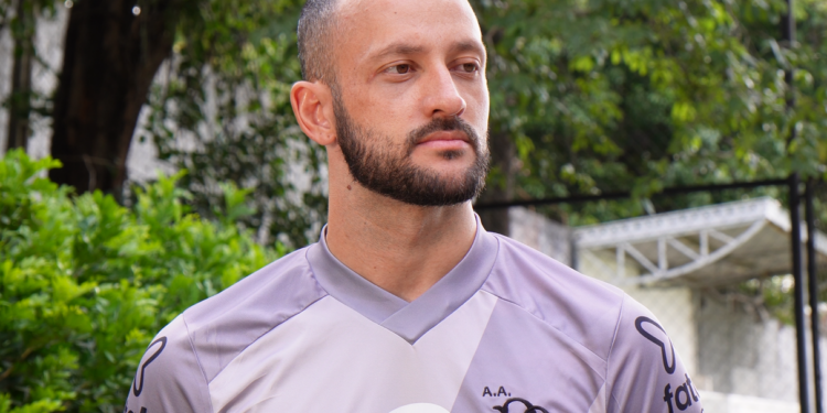 Ponte Preta apresenta dois de seus três reforços para a Série C