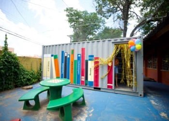 Projeto transforma container em espaço literário para 279 estudantes no DIC I