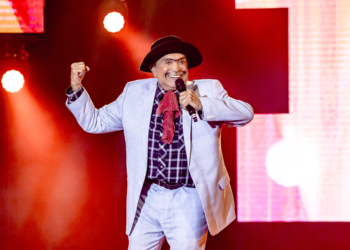 Aos 88 anos, Dedé Santana celebra o Dia do Circo no picadeiro em Jundiaí