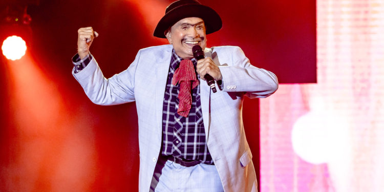 Aos 88 anos, Dedé Santana celebra o Dia do Circo no picadeiro em Jundiaí