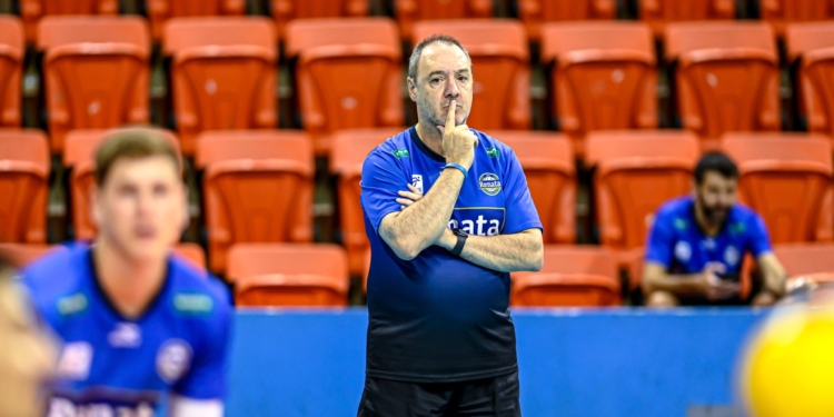 Vôlei Renata volta às quadras para encarar Joinville nesta terça