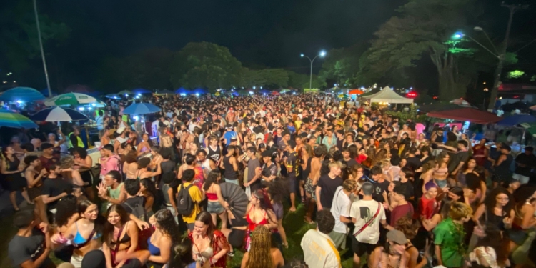 Primeiro dia de Carnaval em Campinas teve campanha contra o assédio