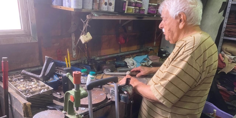 Sapataria Bitar fecha as portas após 72 anos: ofício de sapateiro se perde no tempo