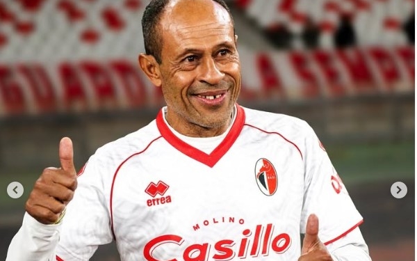 João Paulo retorna ao Bari após 10 anos e é ovacionado pela torcida