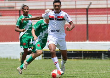 Hospital confirma que jogador do Red Bull tem reflexos que sugerem atividade cerebral