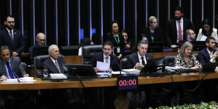 Hugo Motta contradiz versão bolsonarista: “somos um país democrático”